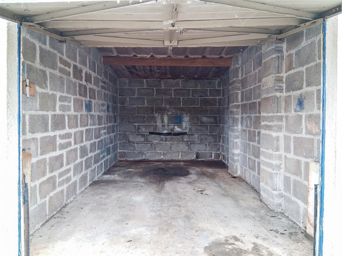 Images for 5 X GARAGES | DARTMOUTH