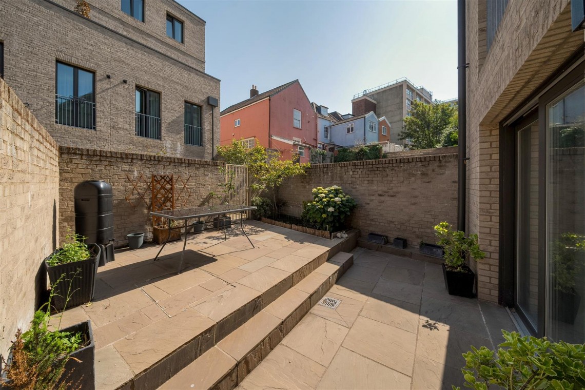 Images for French Yard, Bristol