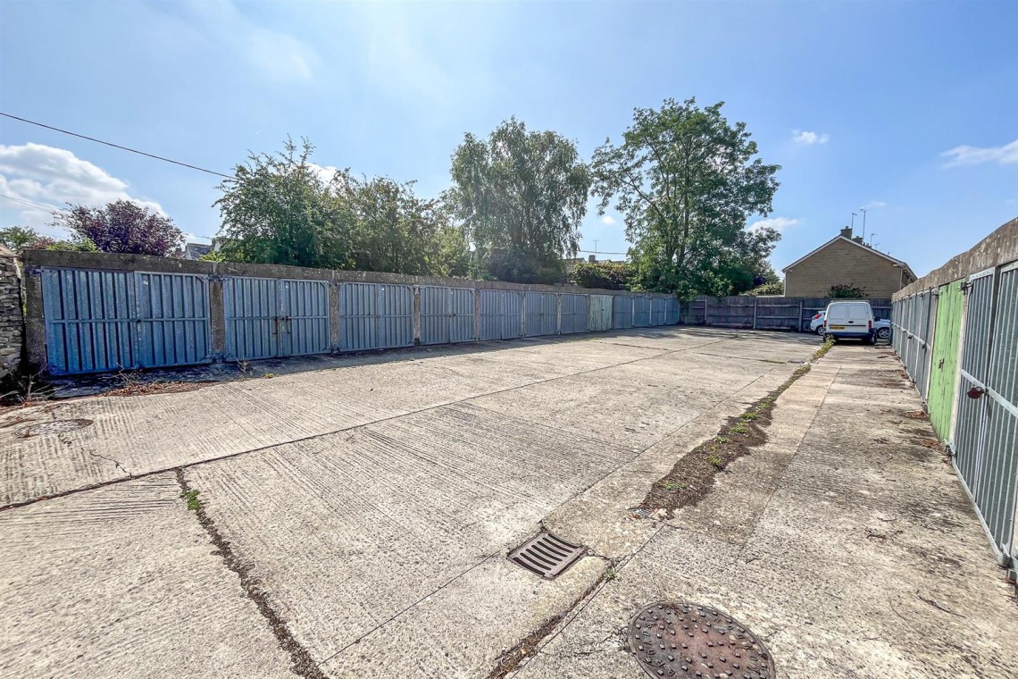 Images for 19 GARAGES | LARGE PLOT | CIRENCESTER