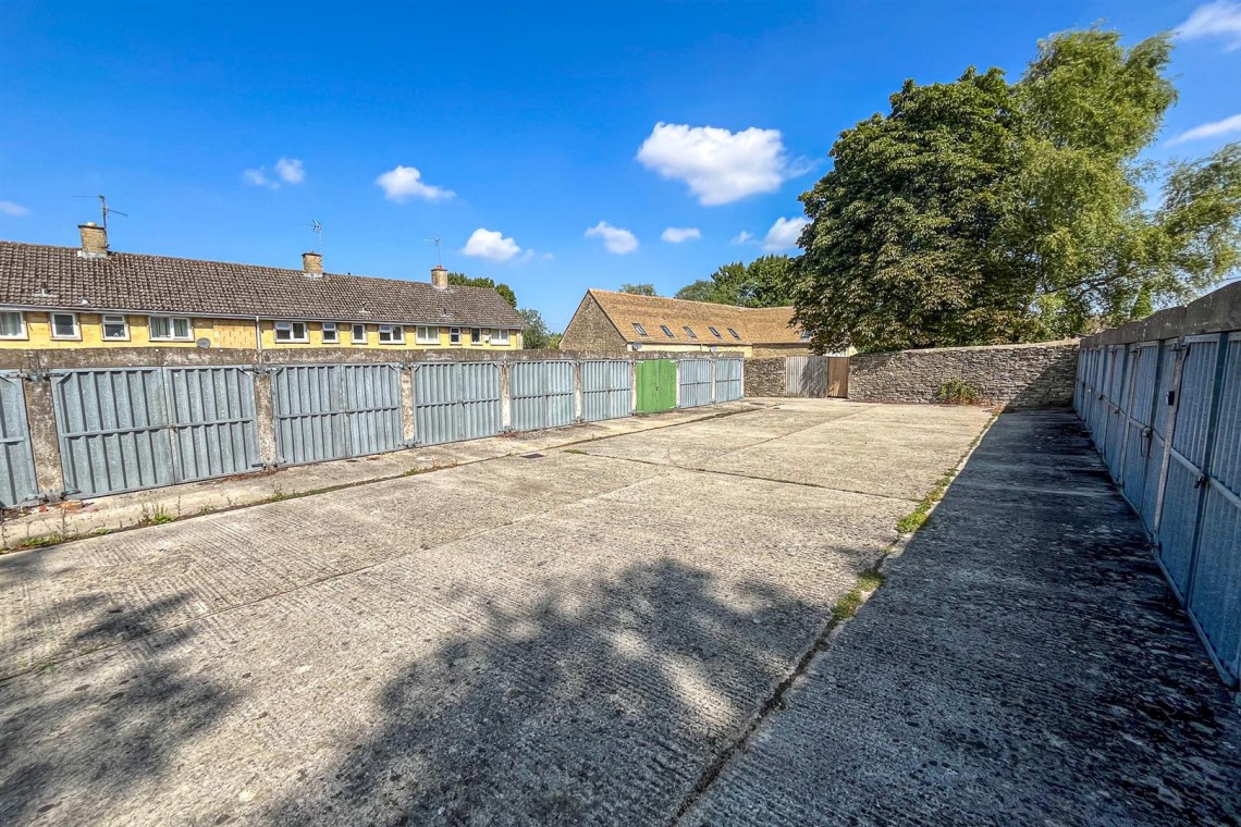 Images for 19 GARAGES | LARGE PLOT | CIRENCESTER