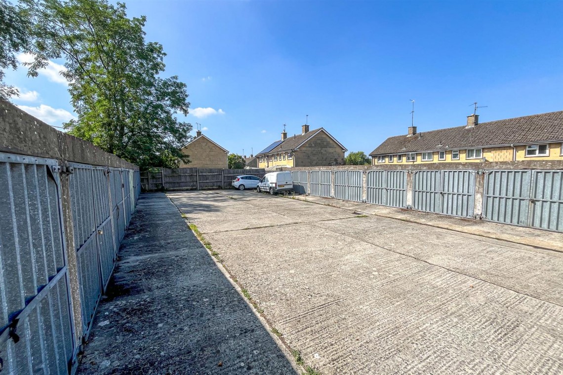 Images for 19 GARAGES | LARGE PLOT | CIRENCESTER