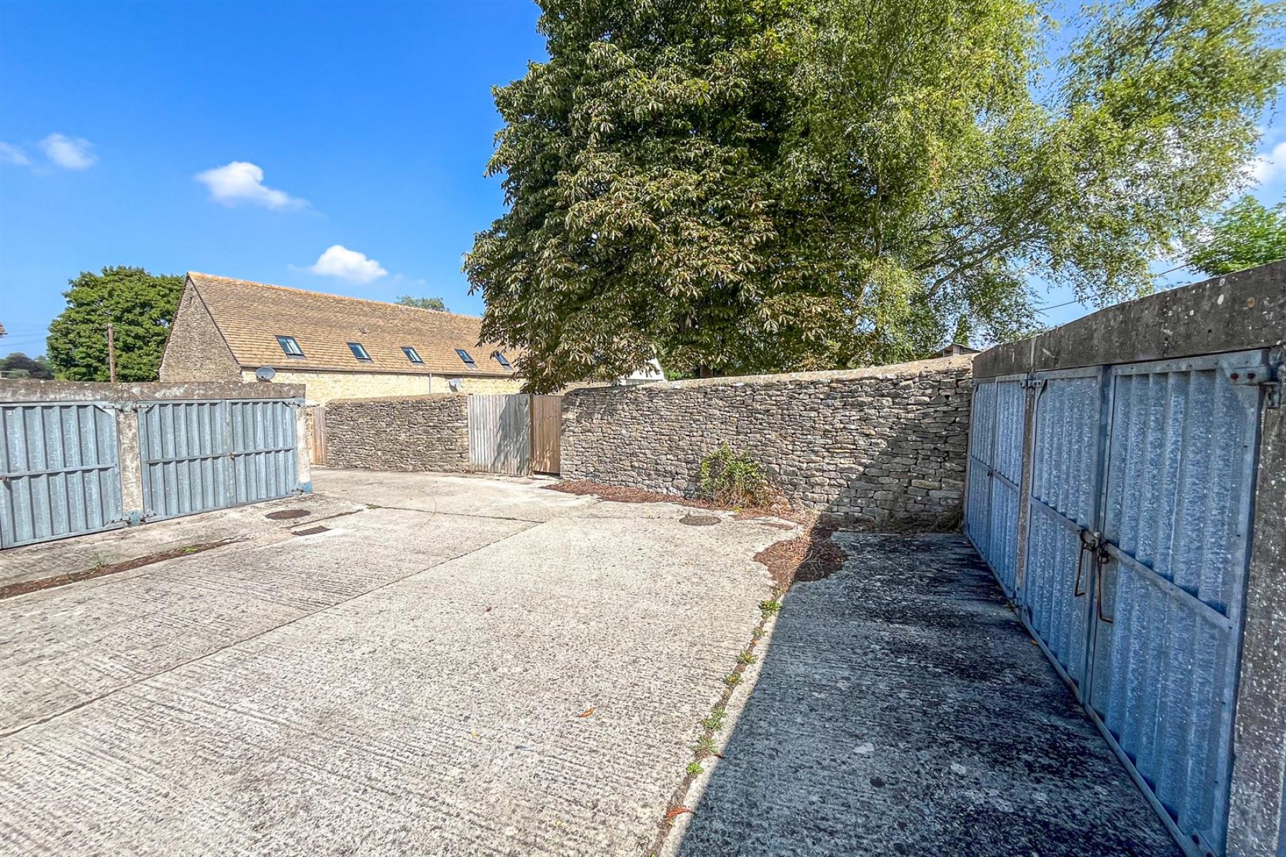 Images for 19 GARAGES | LARGE PLOT | CIRENCESTER