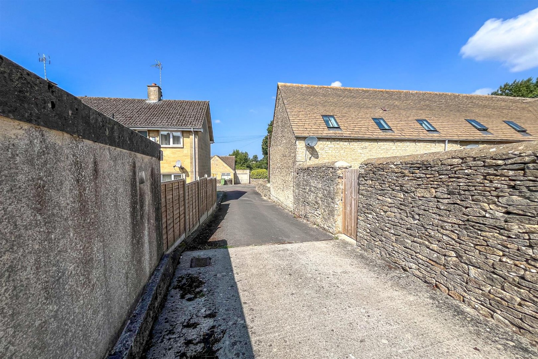 Images for 19 GARAGES | LARGE PLOT | CIRENCESTER