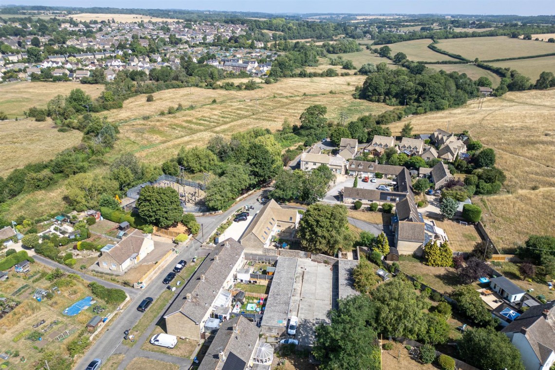 Images for 19 GARAGES | LARGE PLOT | CIRENCESTER