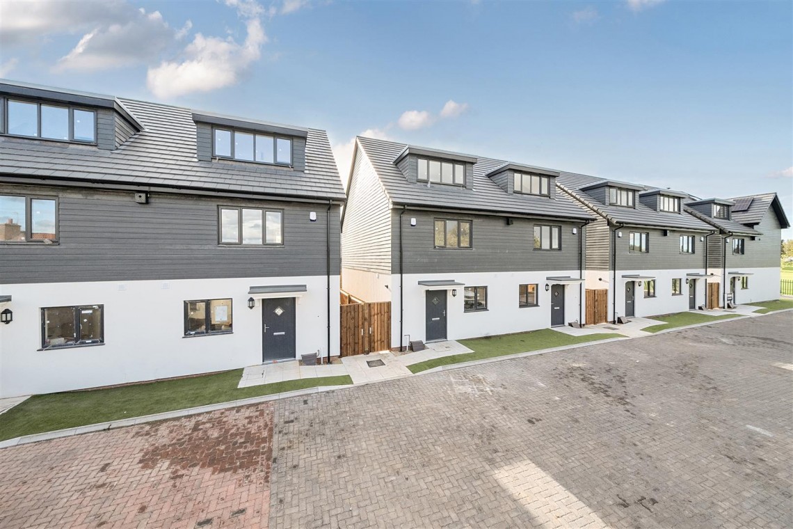 Images for Osbourne Close, Kingswood