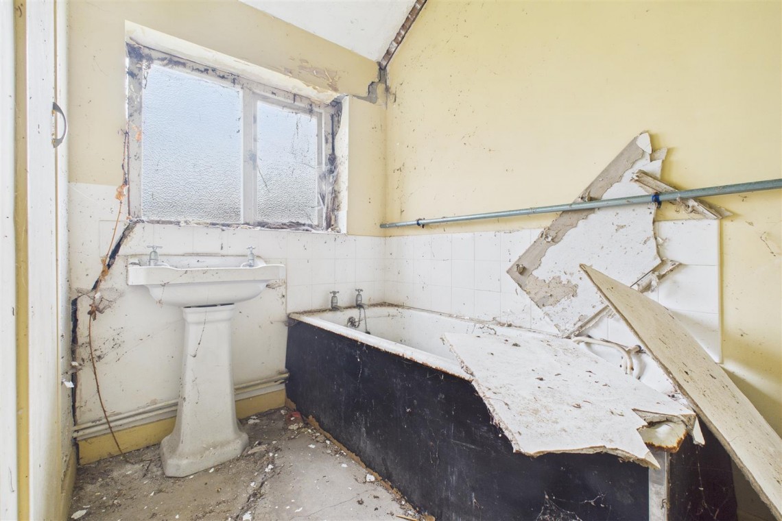 Images for FARMHOUSE + 2.36 ACRES | KENN