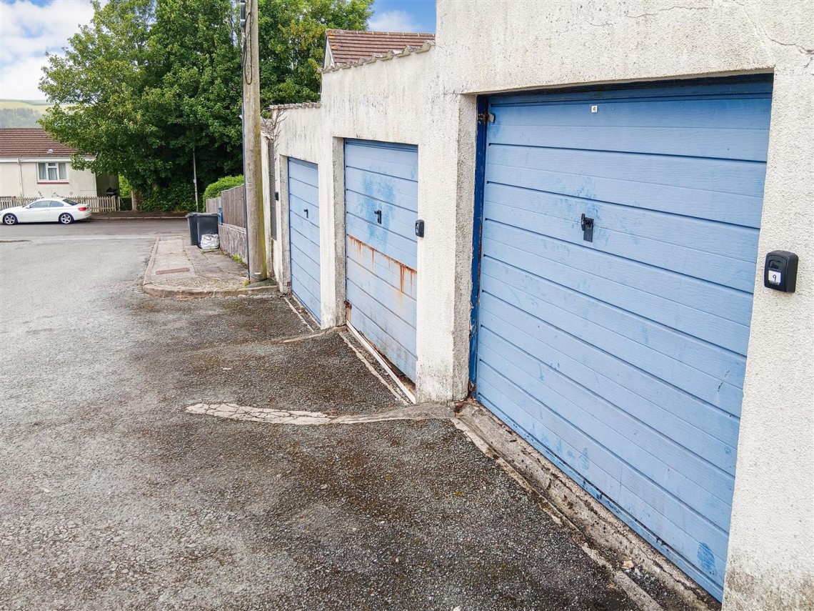 Images for SINGLE GARAGE | DARTMOUTH
