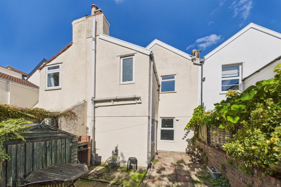 Images for PERIOD HOUSE FOR UPDATING | WESTBURY PARK