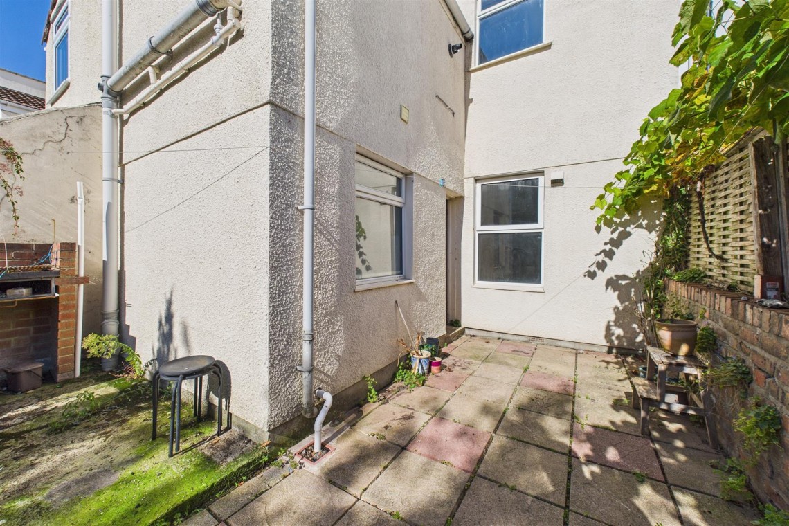 Images for PERIOD HOUSE FOR UPDATING | WESTBURY PARK