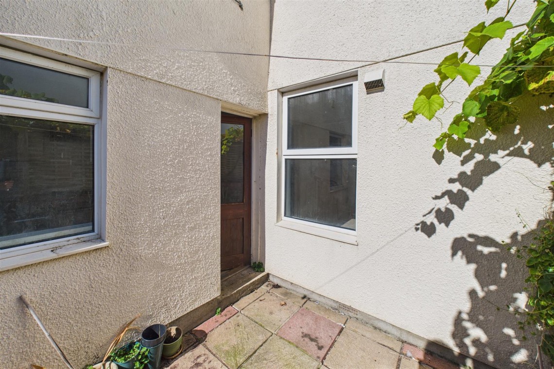 Images for PERIOD HOUSE FOR UPDATING | WESTBURY PARK