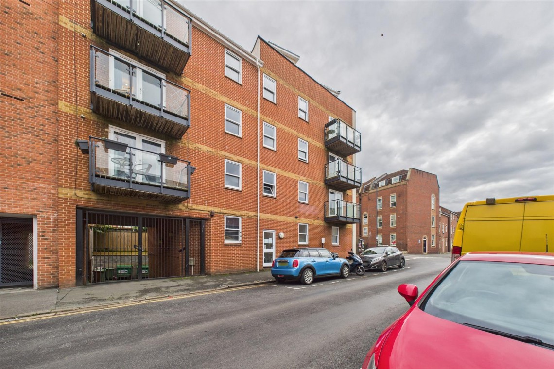 Images for 1 BED FLAT CLOSE TO CABOT CIRCUS