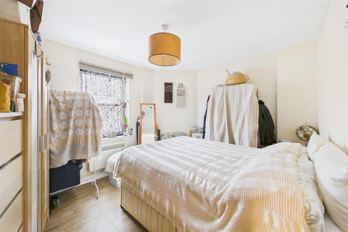 Images for 1 BED FLAT CLOSE TO CABOT CIRCUS