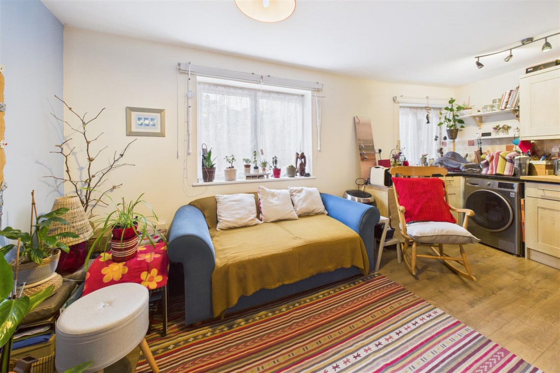 Images for 1 BED FLAT CLOSE TO CABOT CIRCUS