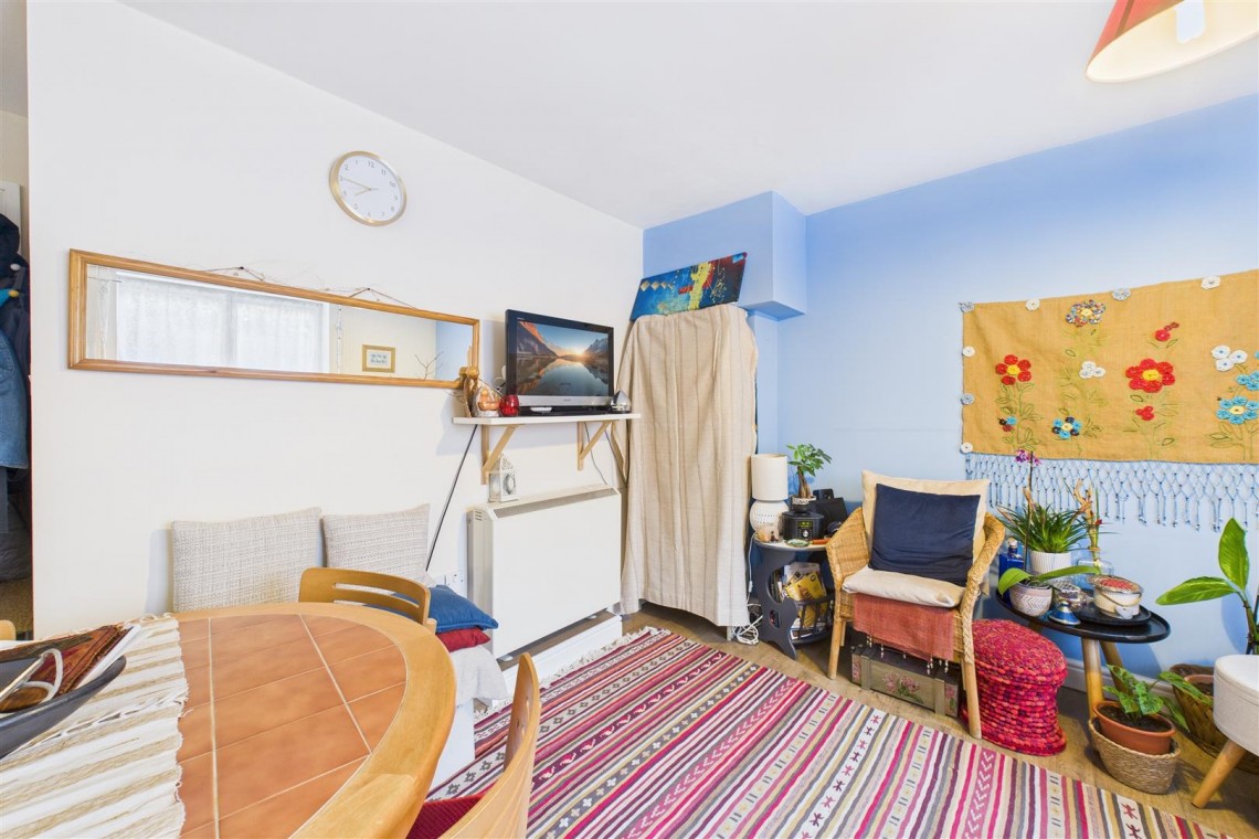 Images for 1 BED FLAT CLOSE TO CABOT CIRCUS
