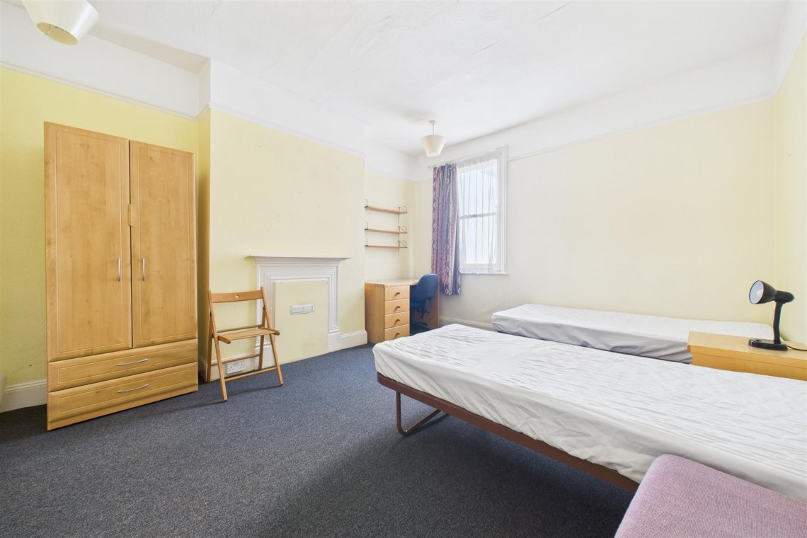 Images for HMO / FAMILY HOME | REDLAND