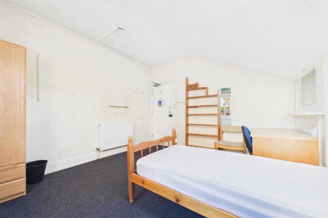 Images for HMO / FAMILY HOME | REDLAND