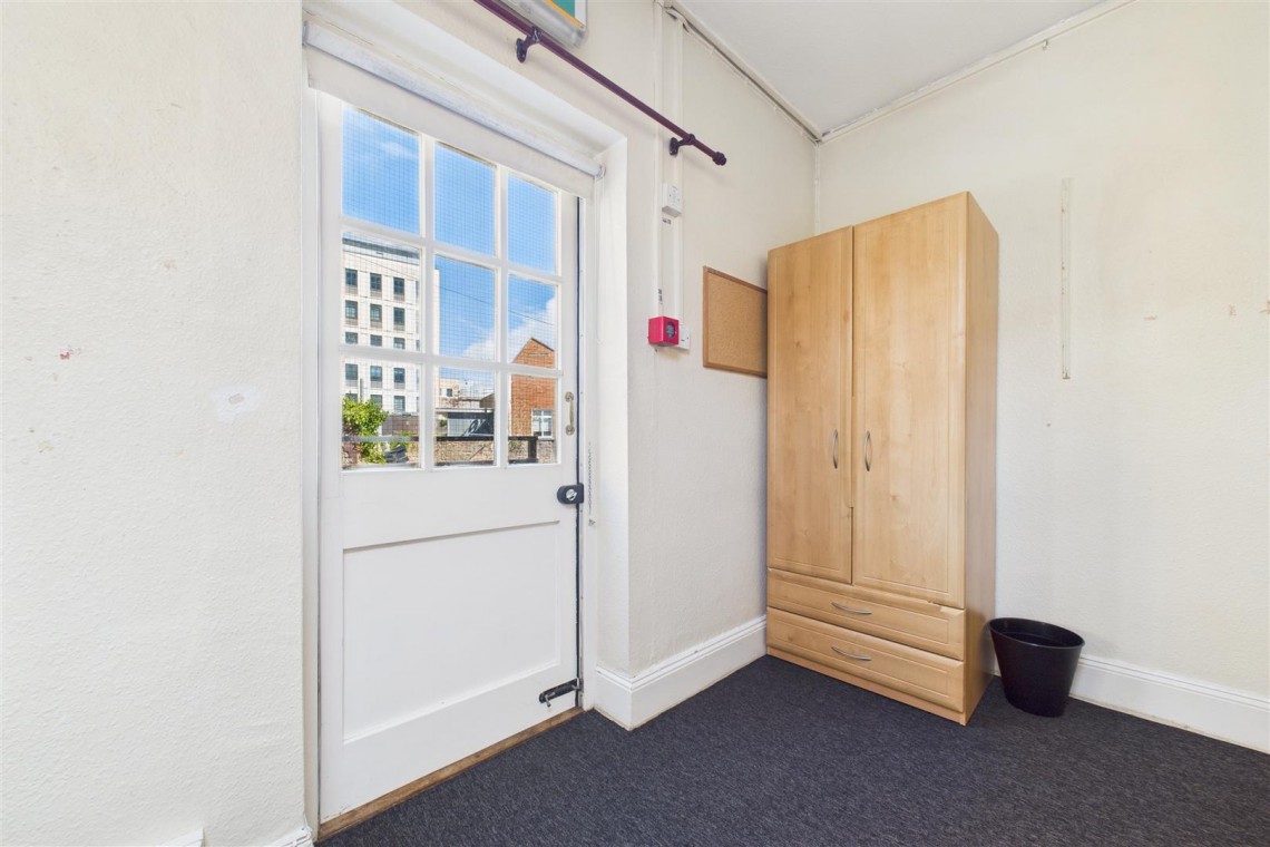 Images for HMO / FAMILY HOME | REDLAND