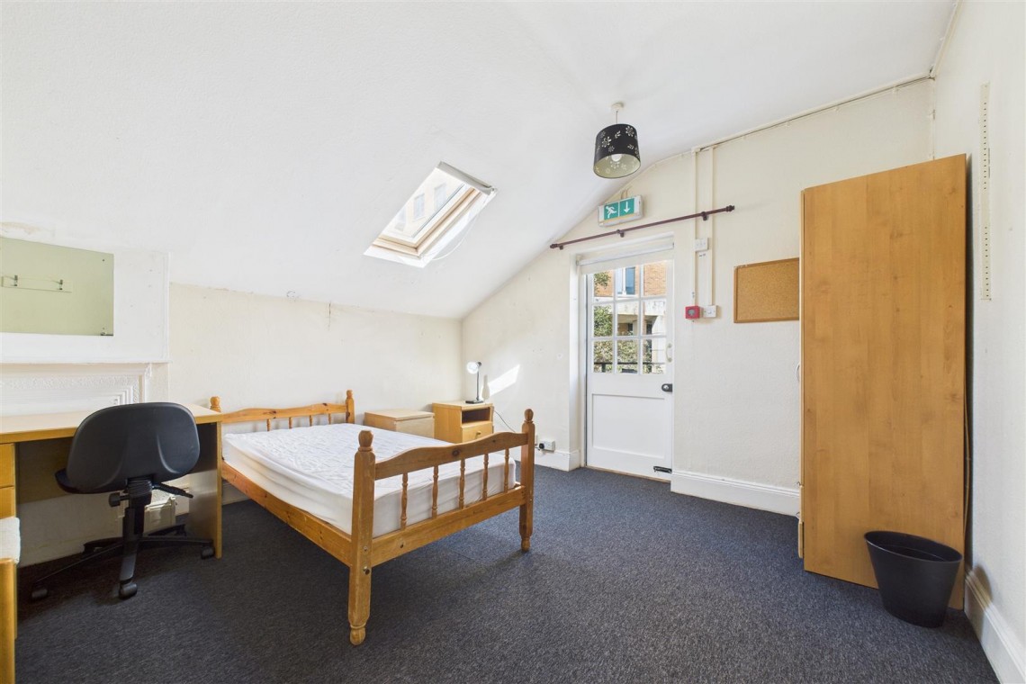 Images for HMO / FAMILY HOME | REDLAND