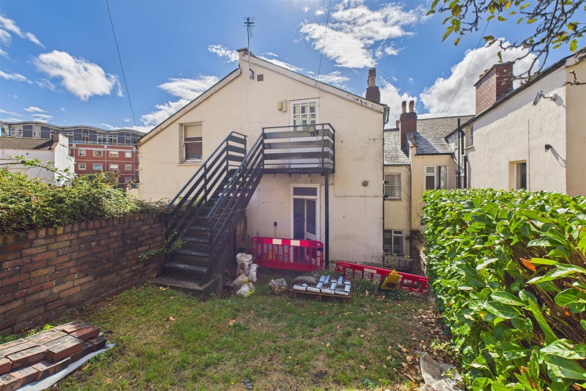 Images for HMO / FAMILY HOME | REDLAND
