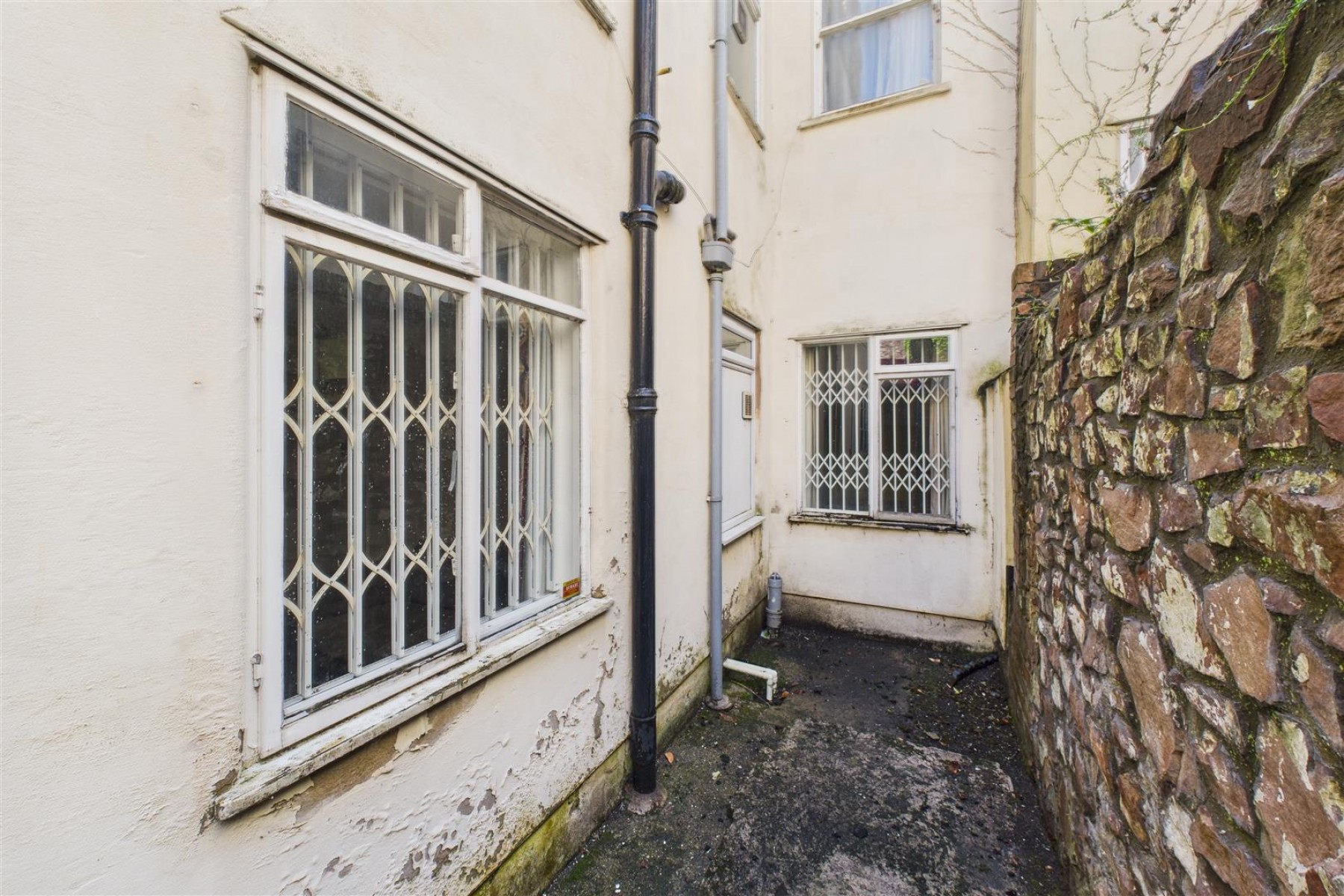 Images for HMO / FAMILY HOME | REDLAND