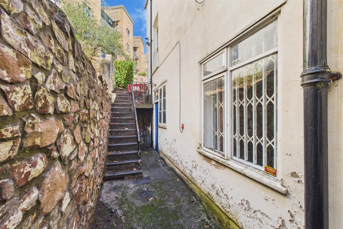 Images for HMO / FAMILY HOME | REDLAND
