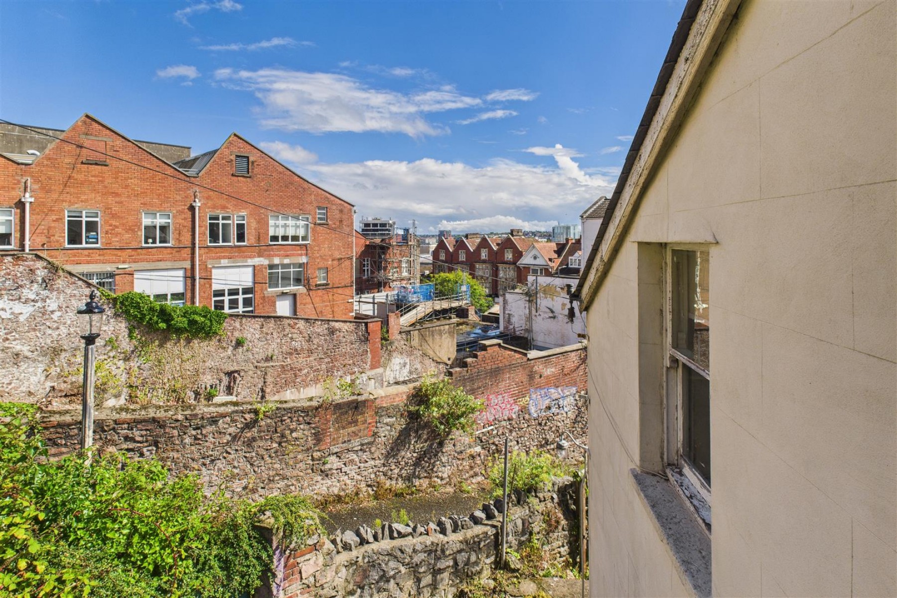 Images for HMO / FAMILY HOME | REDLAND