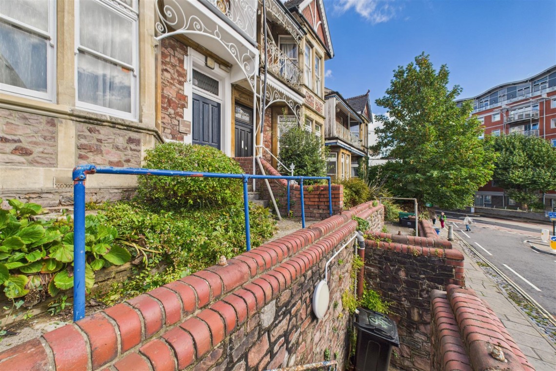Images for HMO / FAMILY HOME | REDLAND