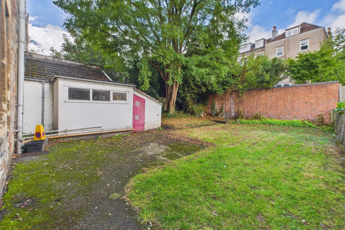 Images for HMO / FAMILY HOME | REDLAND