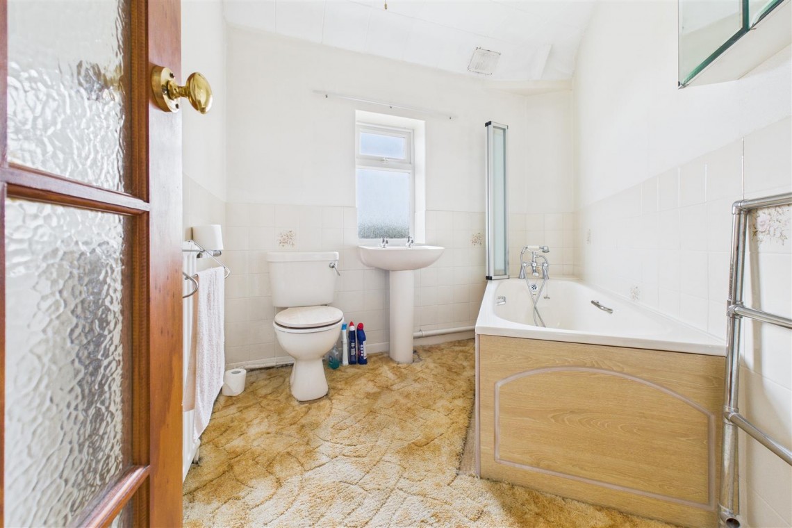 Images for REDUCED | UPDATING | COOMBE DINGLE