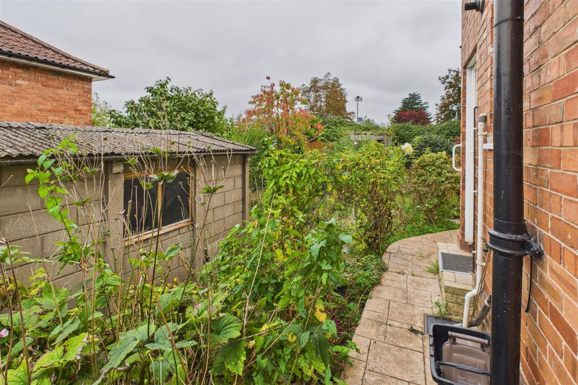 Images for REDUCED | UPDATING | COOMBE DINGLE