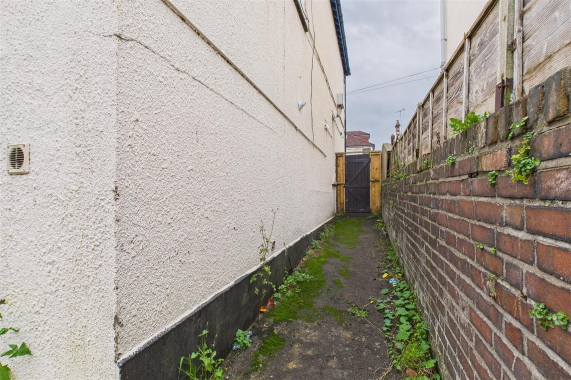 Images for DETACHED | UPDATING | REDLAND