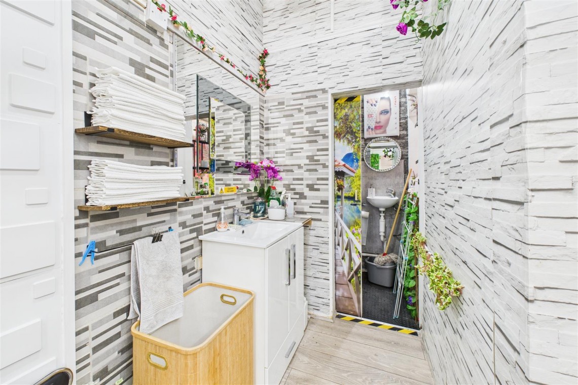 Images for COMMERCIAL INVESTMENT | WORLE