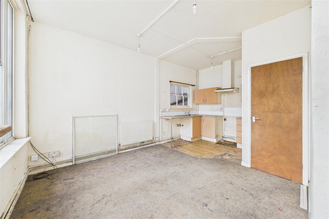 Images for 3 X FLATS | TEWKSBURY