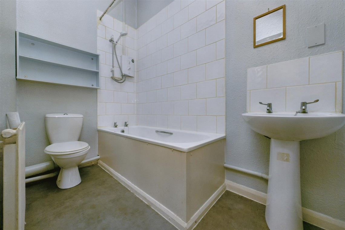 Images for 3 X FLATS | TEWKSBURY