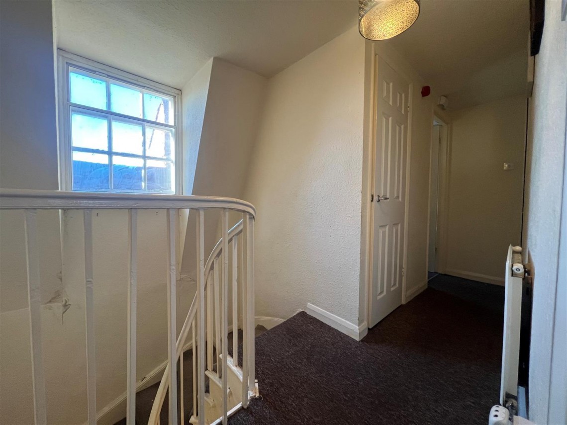 Images for 3 X FLATS | TEWKSBURY