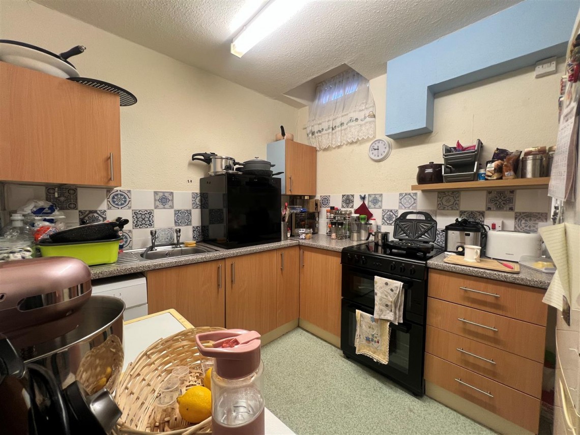 Images for 3 X FLATS | TEWKSBURY