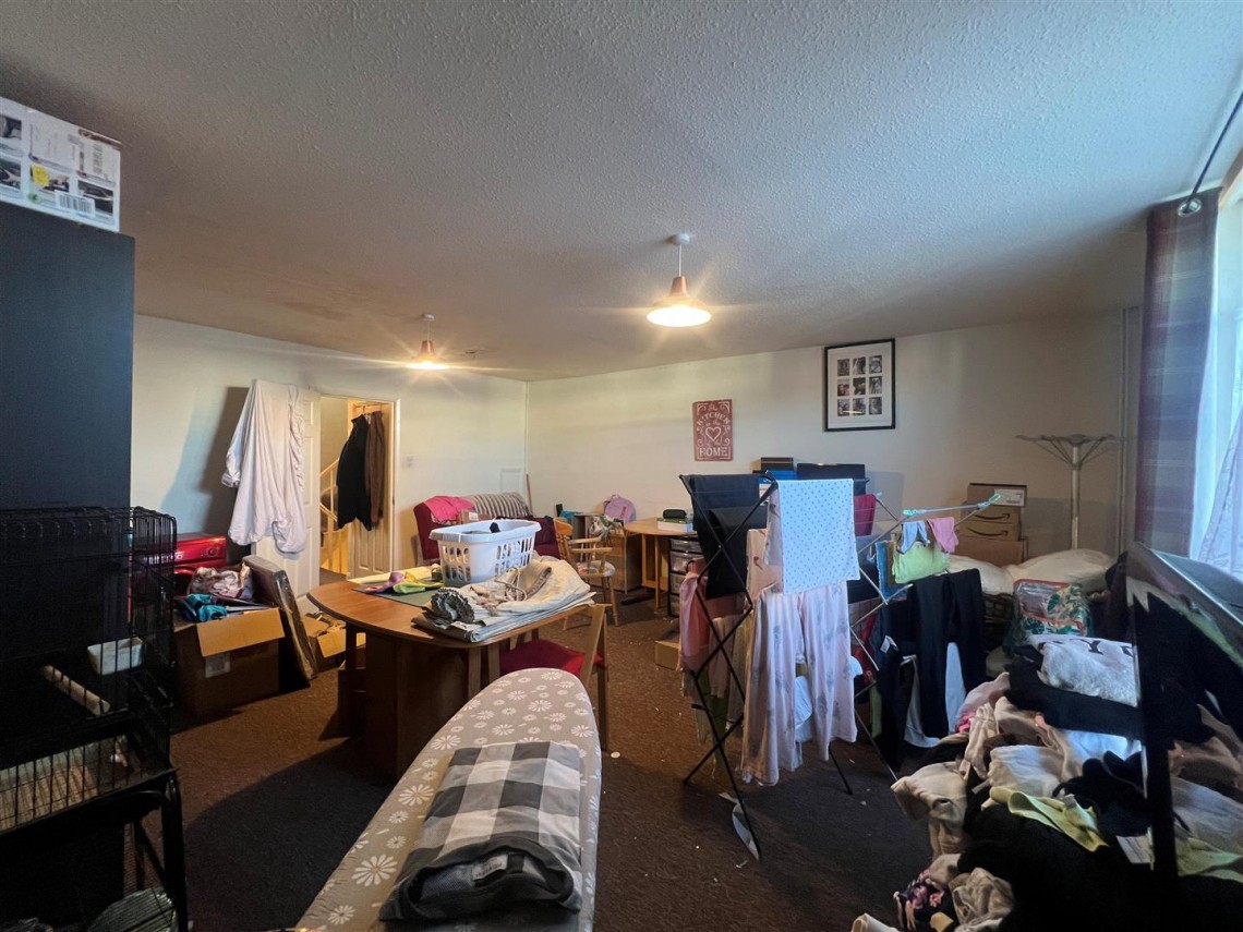 Images for 3 X FLATS | TEWKSBURY