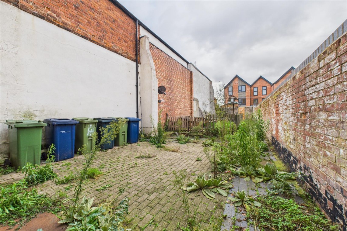 Images for 3 X FLATS | TEWKSBURY