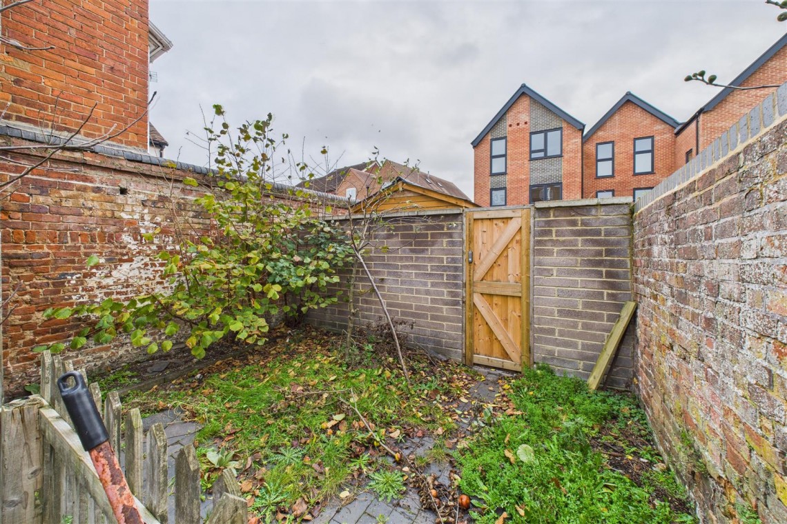 Images for 3 X FLATS | TEWKSBURY