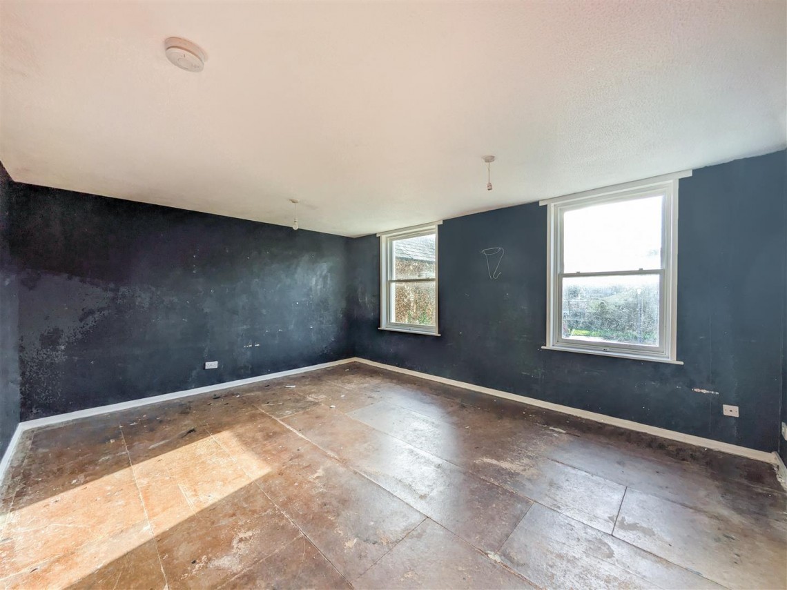 Images for 3 BED MAIS | COSMETIC UPDATING | PL1