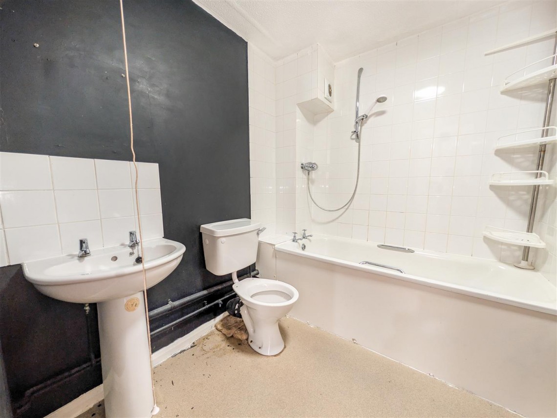 Images for 3 BED MAIS | COSMETIC UPDATING | PL1