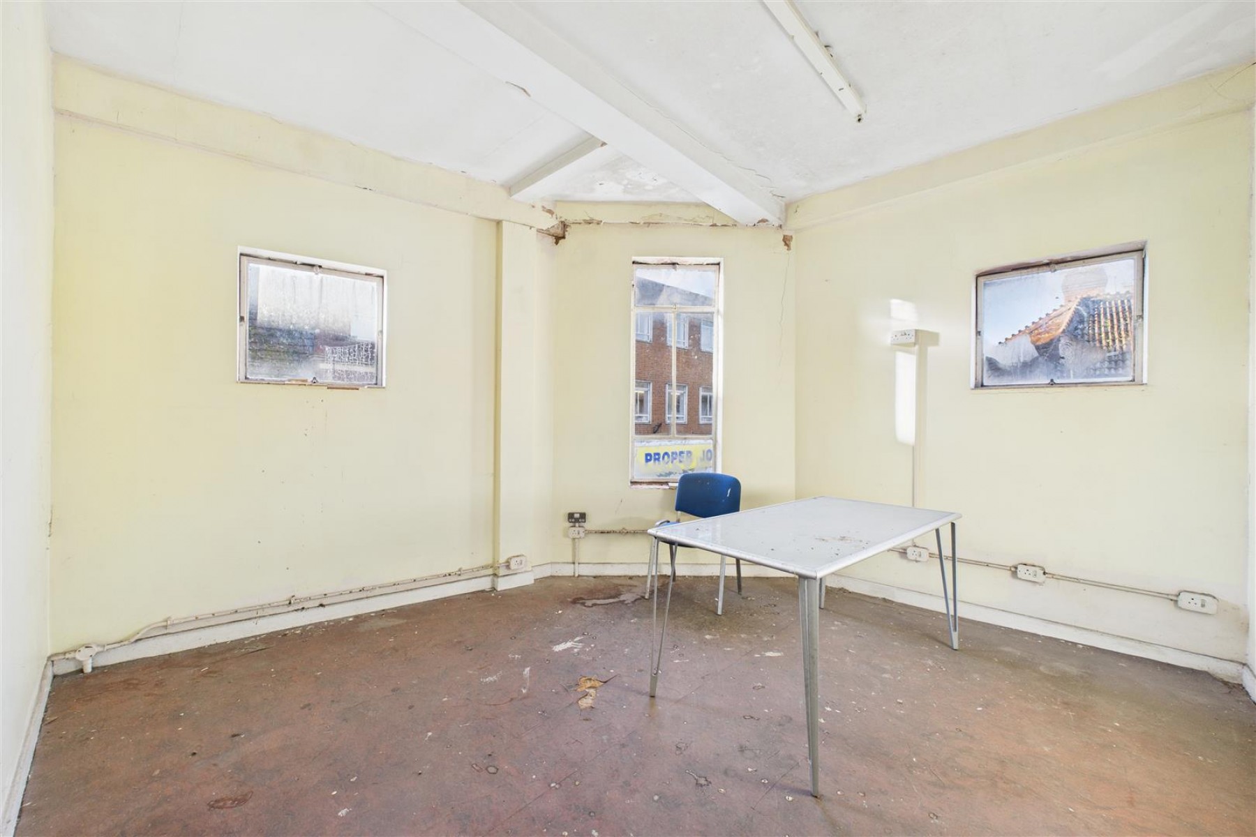 27, Eastover, Bridgwater, TA6 5AW