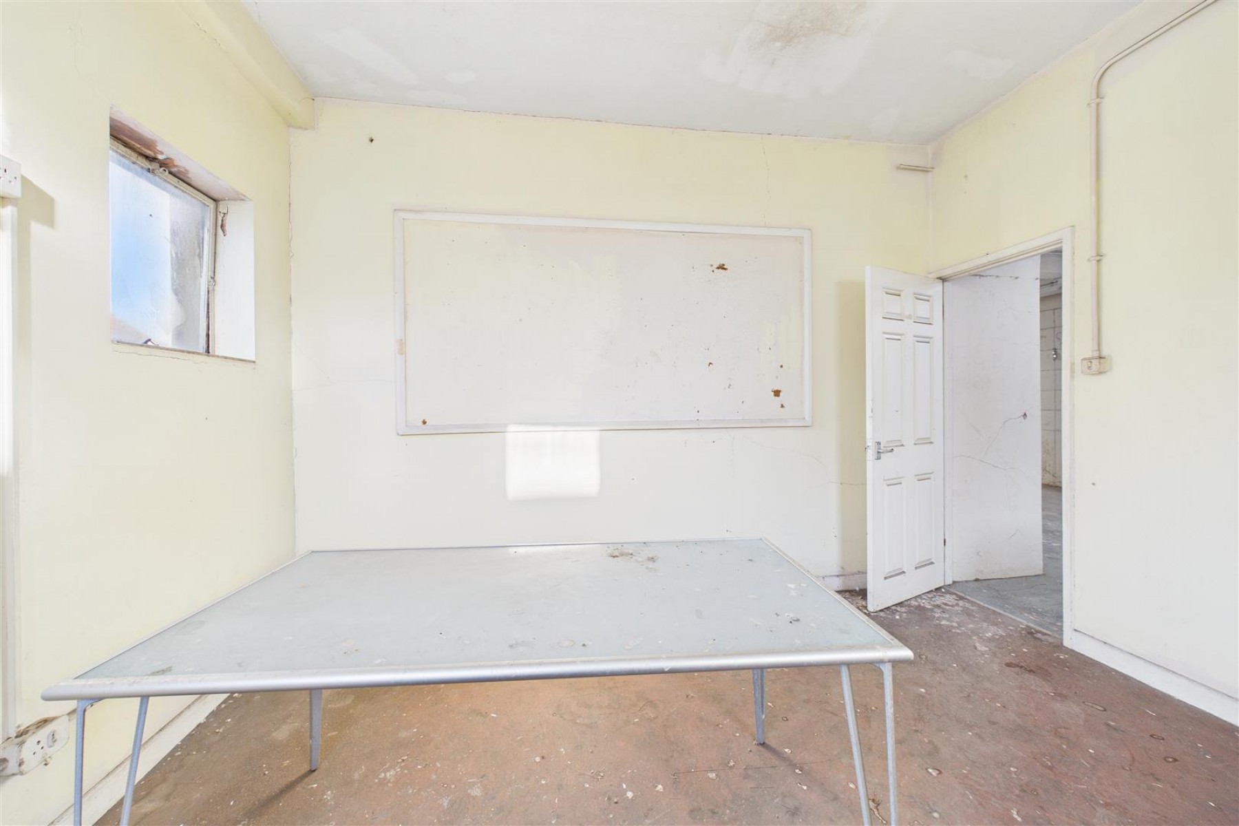 27, Eastover, Bridgwater, TA6 5AW