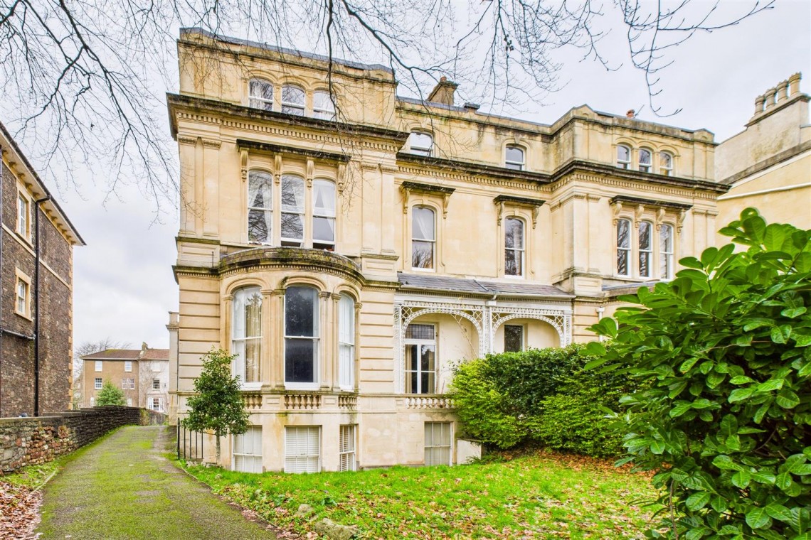 Images for COSMETIC UPDATING | 3 X PARKING | CLIFTON