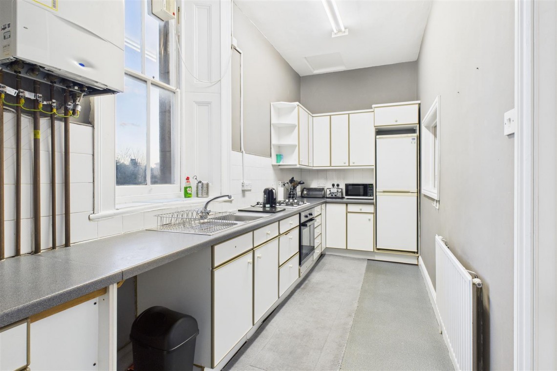 Images for COSMETIC UPDATING | 3 X PARKING | CLIFTON