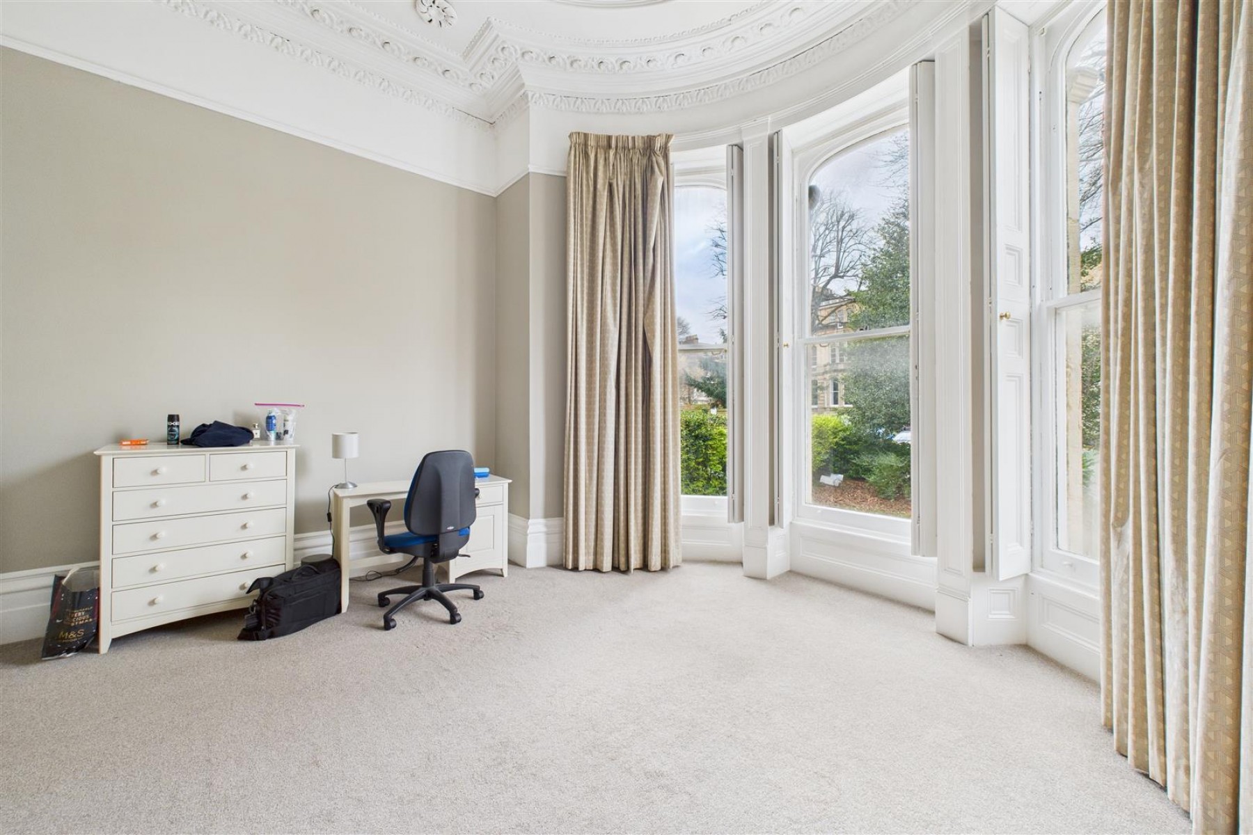 Images for COSMETIC UPDATING | 3 X PARKING | CLIFTON