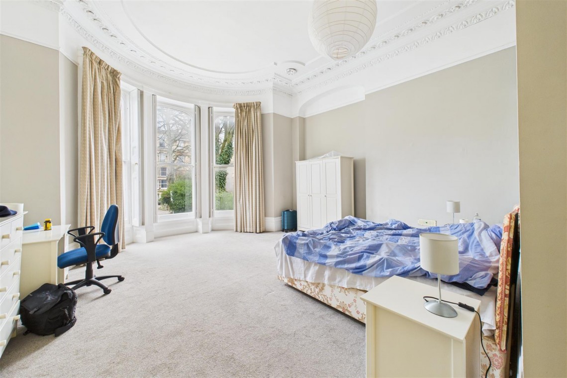 Images for COSMETIC UPDATING | 3 X PARKING | CLIFTON