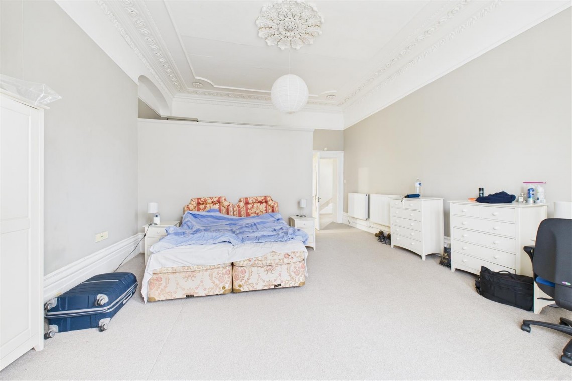 Images for COSMETIC UPDATING | 3 X PARKING | CLIFTON