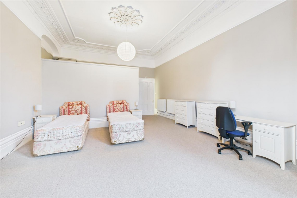 Images for COSMETIC UPDATING | 3 X PARKING | CLIFTON