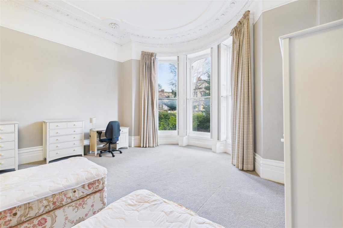 Images for COSMETIC UPDATING | 3 X PARKING | CLIFTON